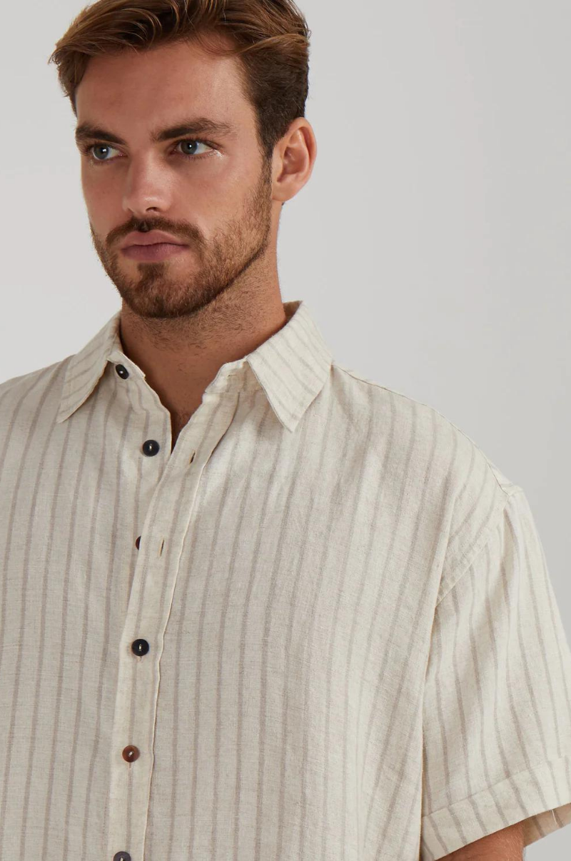 DATE NIGHT SHORT-SLEEVE LINEN SHIRT IN OAK STRIPE