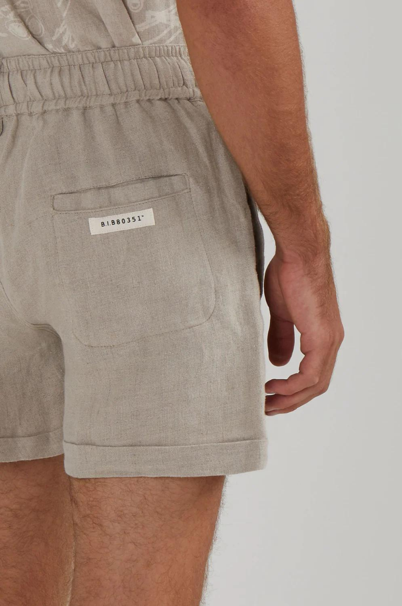 CUFFED LOUNGE LINEN SHORTS IN OAK