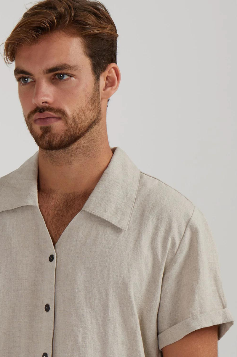 DIMANA DISCO SHORT-SLEEVE LINEN SHIRT IN OAK